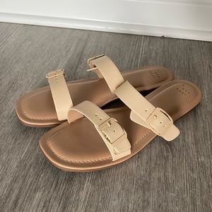 Buckle sandals